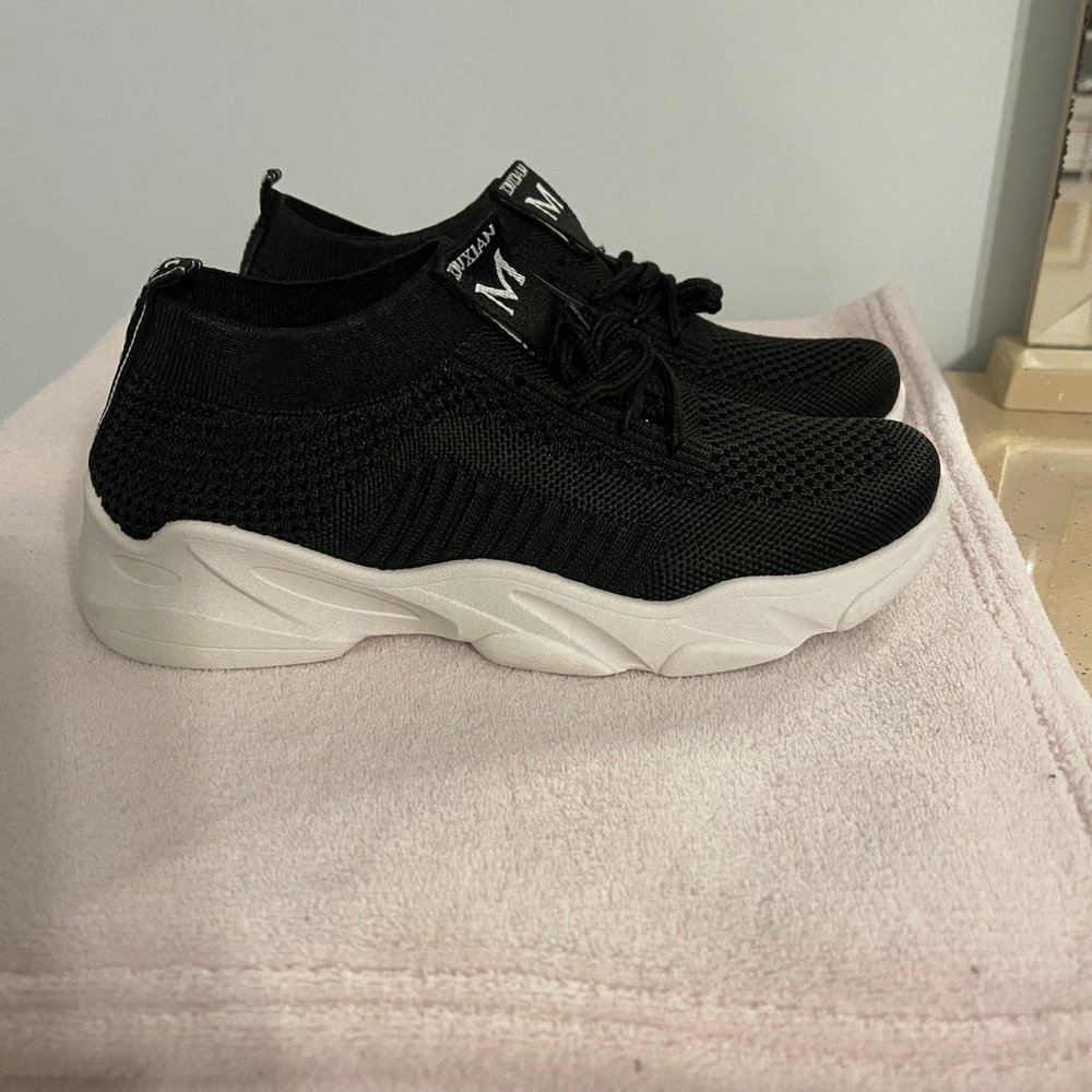 New- Women's Mesh Sneakers with Air Cushion - Step Up Your Footwear Game